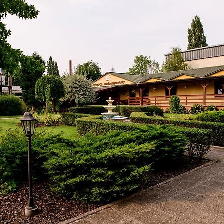 Hotel Slnecny Dvor Michalovce Luaran gambar