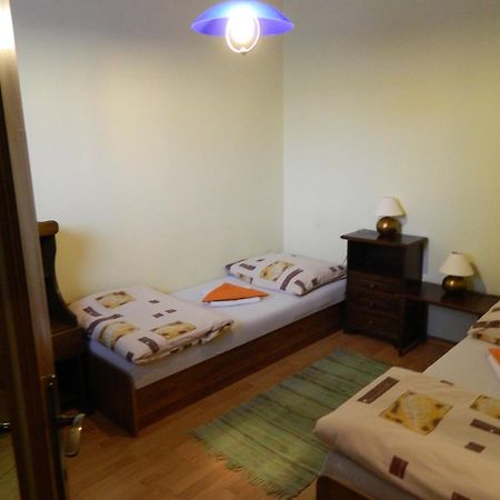 Hotel Slnecny Dvor Michalovce Bilik gambar