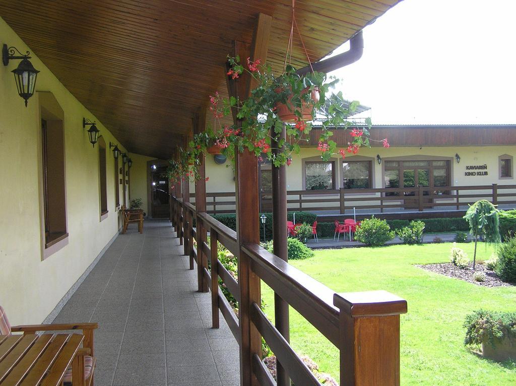 Hotel Slnecny Dvor Michalovce Luaran gambar