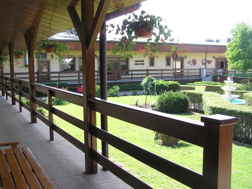Hotel Slnecny Dvor Michalovce Luaran gambar