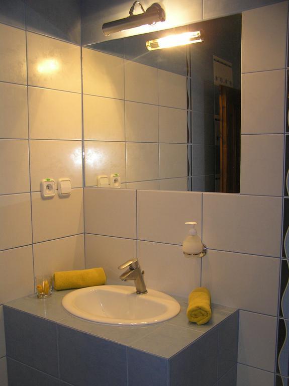 Hotel Slnecny Dvor Michalovce Bilik gambar