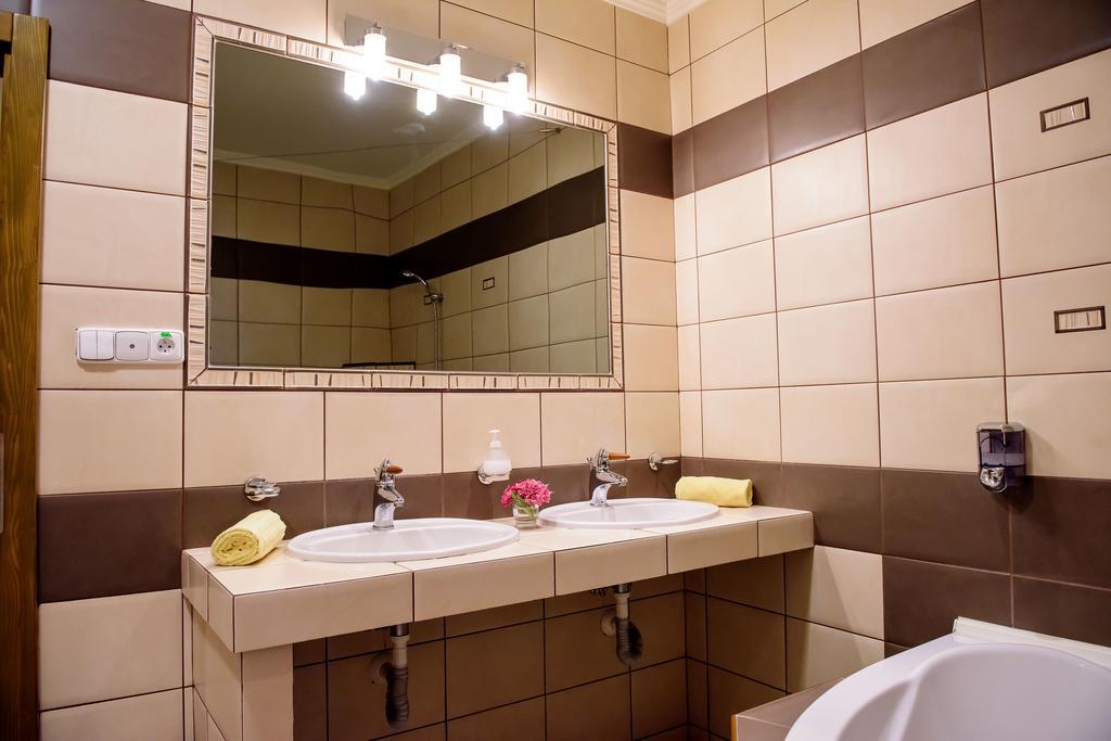 Hotel Slnecny Dvor Michalovce Bilik gambar