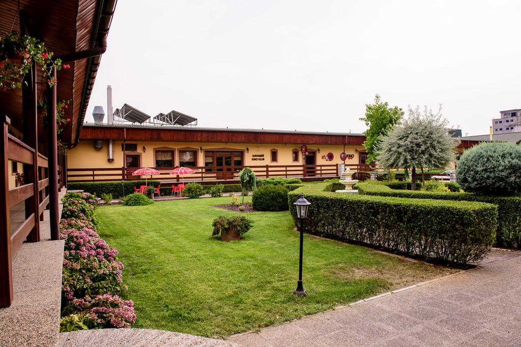 Hotel Slnecny Dvor Michalovce Luaran gambar