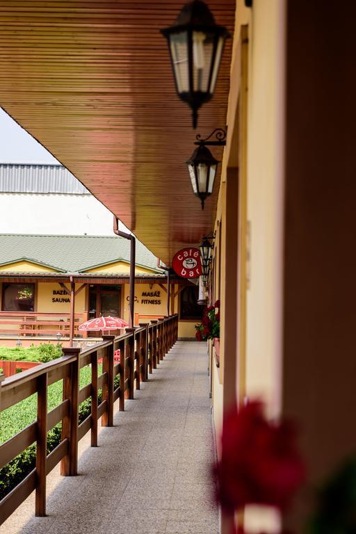 Hotel Slnecny Dvor Michalovce Luaran gambar