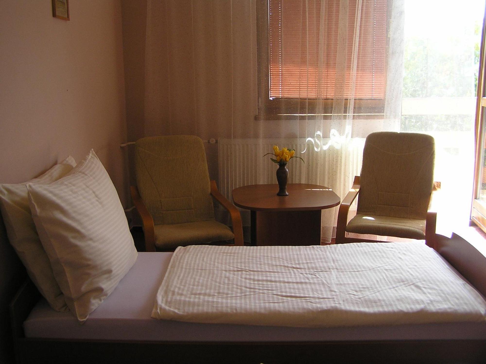 Hotel Slnecny Dvor Michalovce Bilik gambar