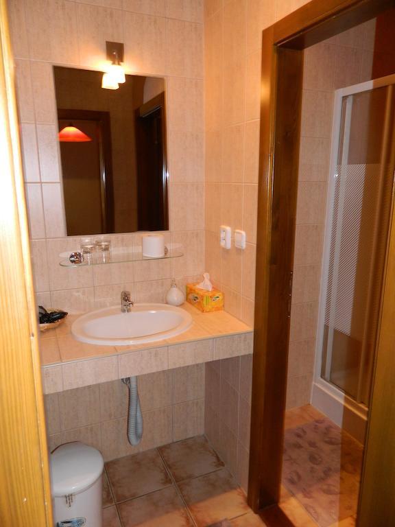 Hotel Slnecny Dvor Michalovce Bilik gambar