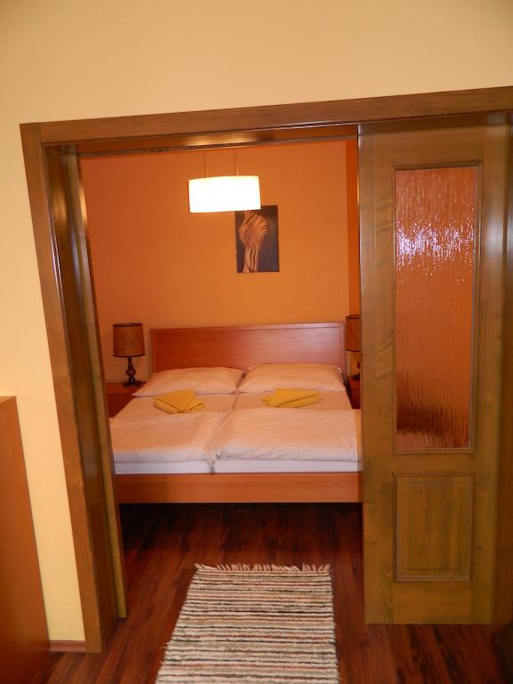 Hotel Slnecny Dvor Michalovce Bilik gambar