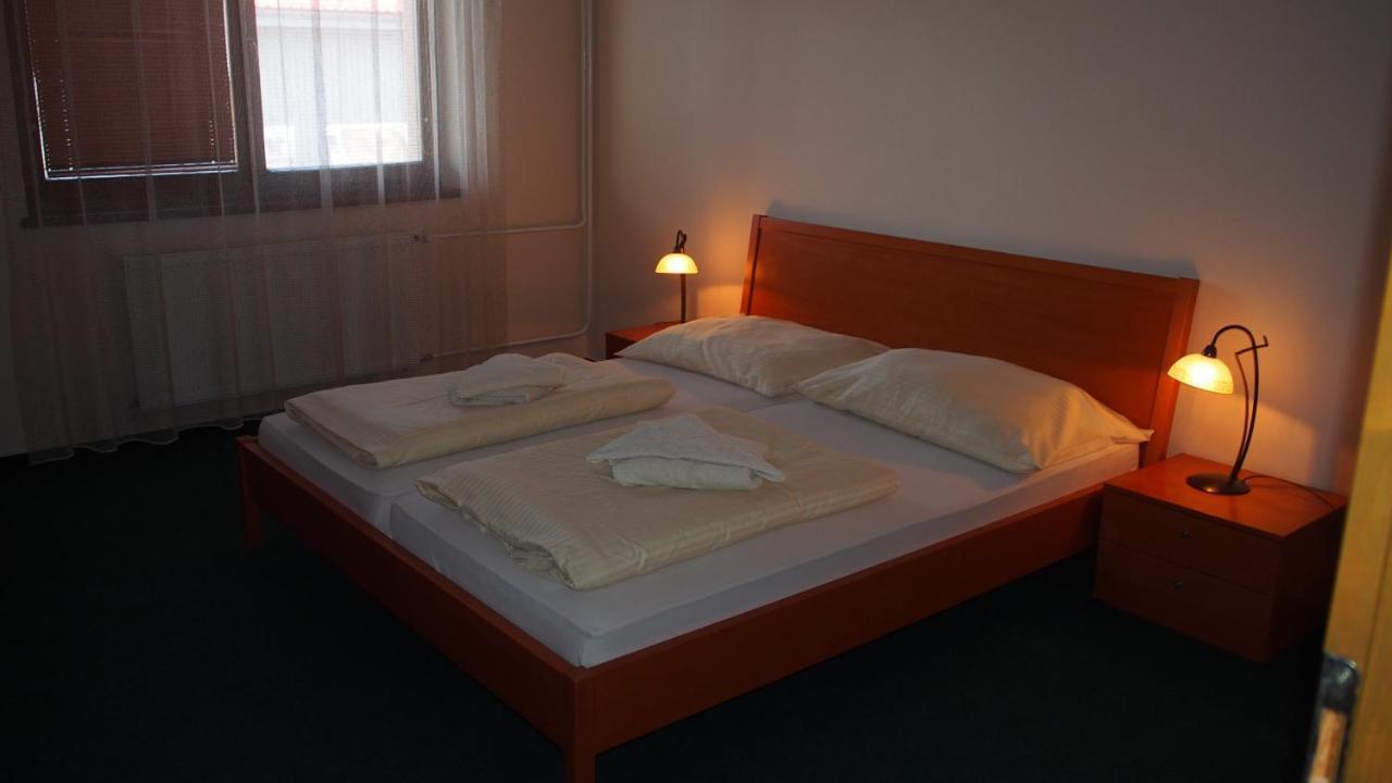 Hotel Slnecny Dvor Michalovce Luaran gambar