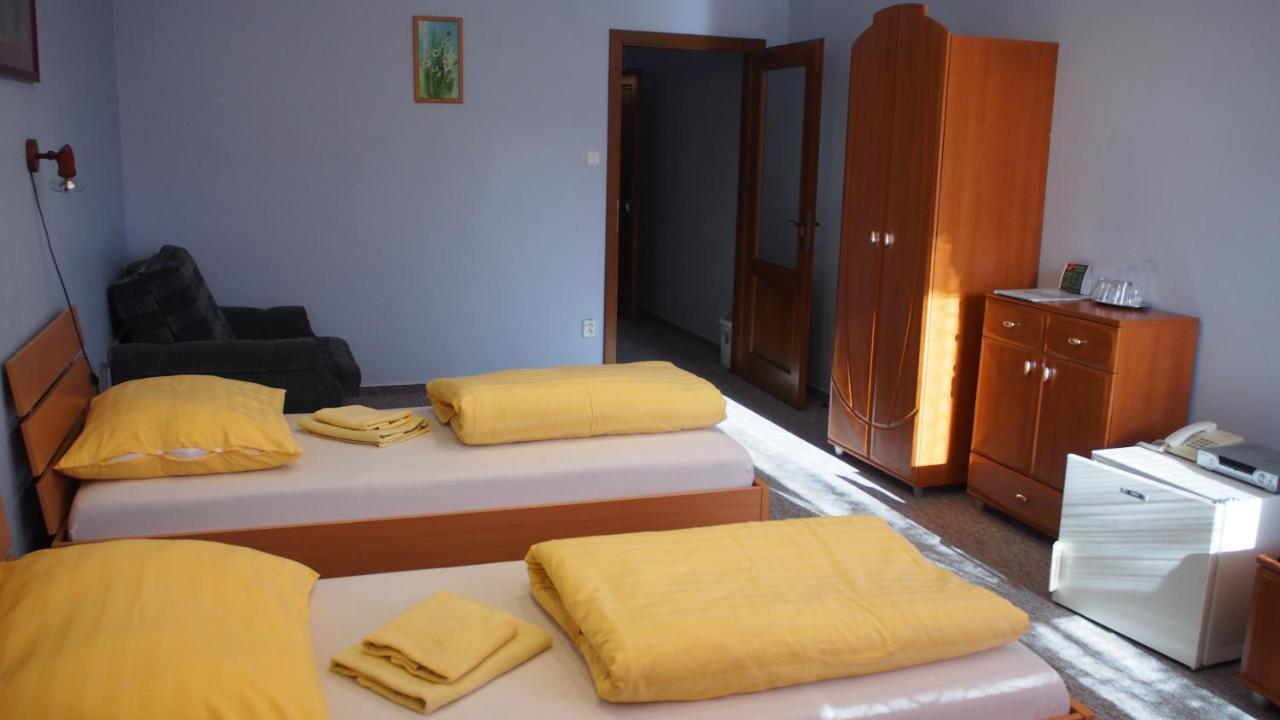 Hotel Slnecny Dvor Michalovce Luaran gambar