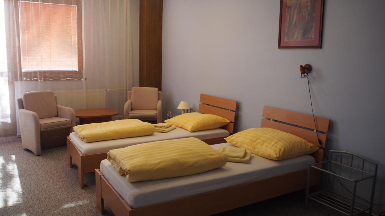 Hotel Slnecny Dvor Michalovce Luaran gambar