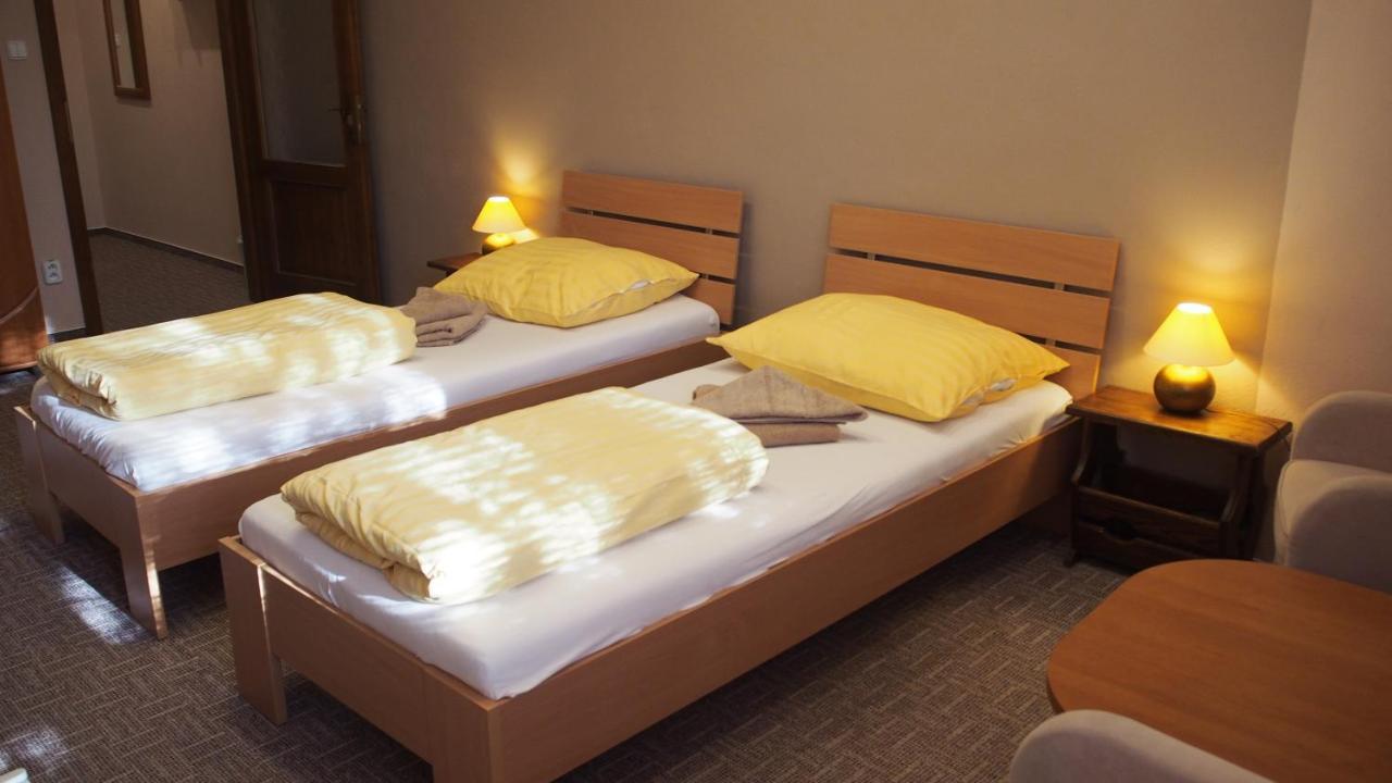 Hotel Slnecny Dvor Michalovce Luaran gambar