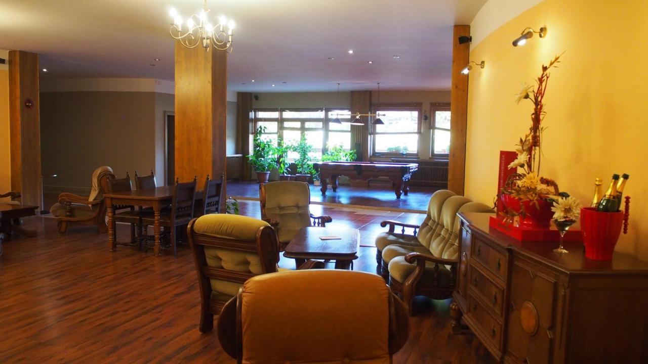 Hotel Slnecny Dvor Michalovce Luaran gambar