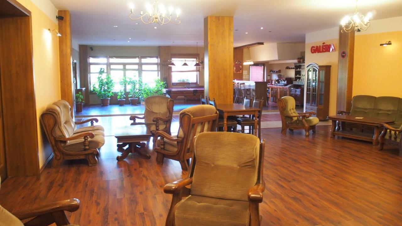 Hotel Slnecny Dvor Michalovce Luaran gambar