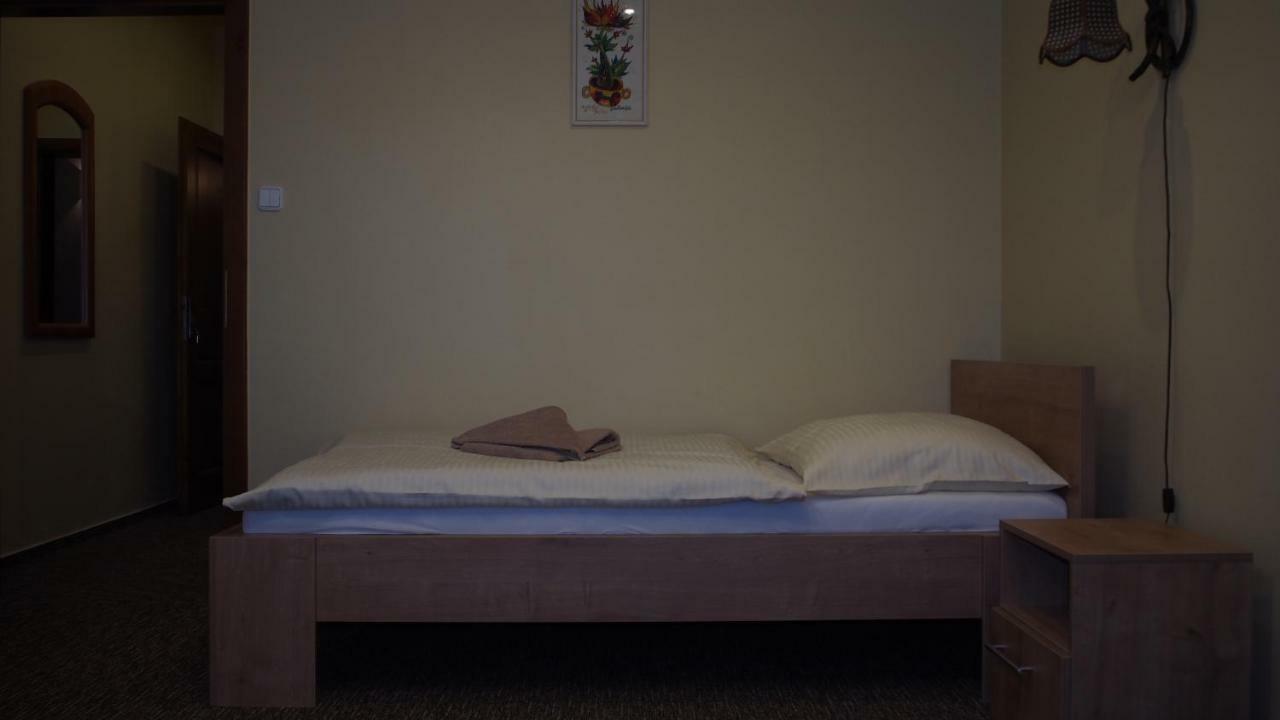 Hotel Slnecny Dvor Michalovce Luaran gambar