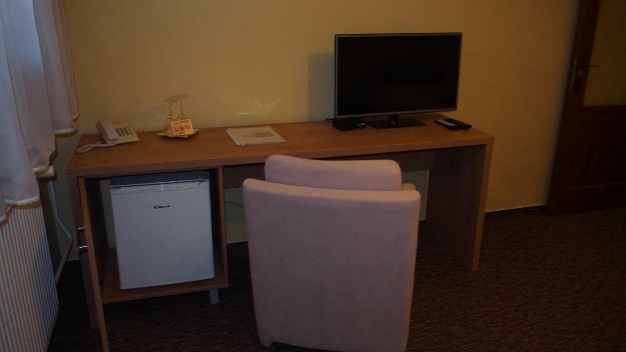 Hotel Slnecny Dvor Michalovce Luaran gambar